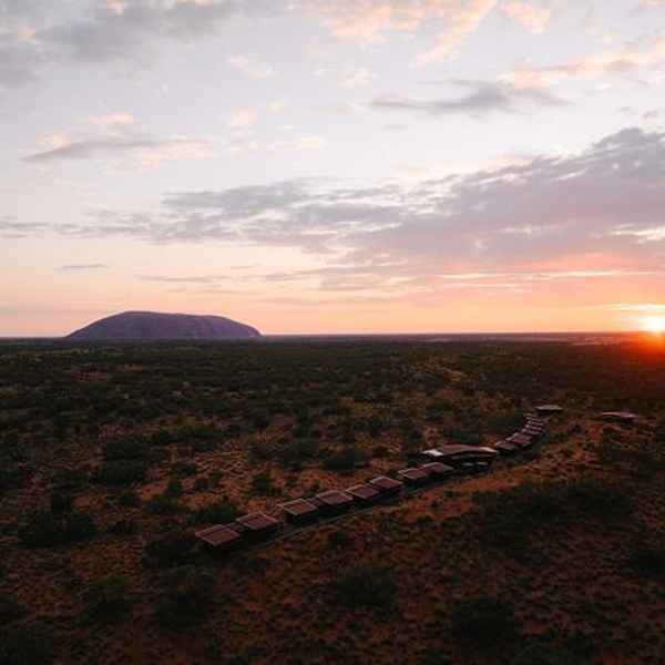 Journey Closer to Uluṟu via Desert Trails