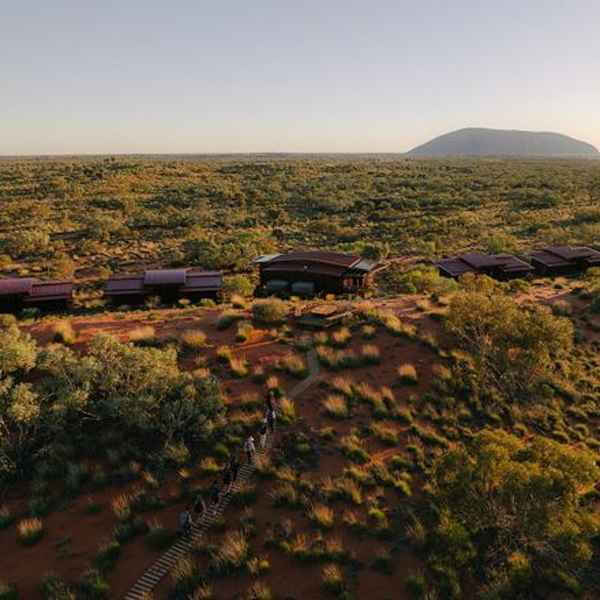 Journey Closer to Uluṟu via Desert Trails